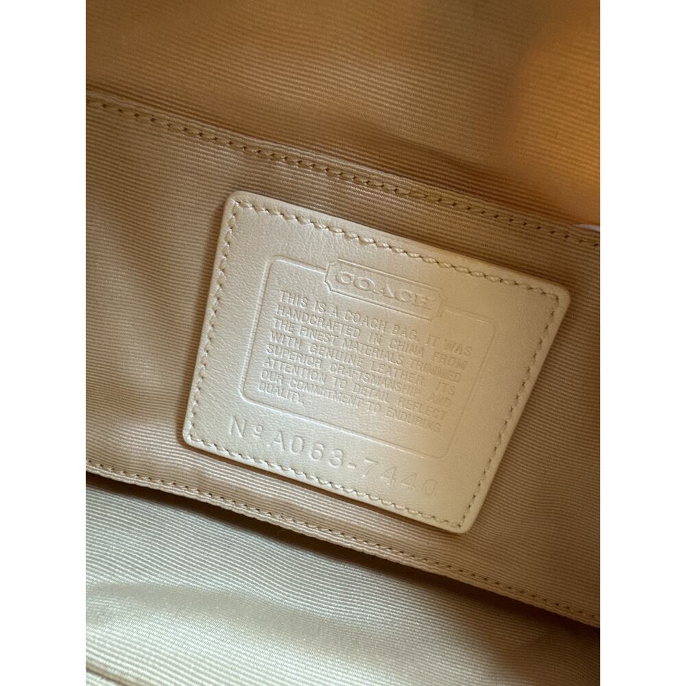 Coach Vintage Bumble Bee Demi Pouch Optic C Bag 7440 - Picture 8 of 9